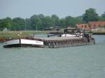 MS Bille  ENI 04007230 - L 67m - B 8.00m - Tg 2.44m - T 913 - PS 435-Deutz - Baujahr 1909./ Gemeldet in Hamburg/D. Zu Tal in Riesenbeck am 7.06.2010,