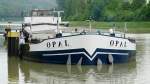 GMS Opal - 04005710 - Lnge: 84 m - Breite: 9.00 m - Tiefgang: 2,72 m - Tonnage: 1396 t - PS 750-MWM - Bj 1942 bei De Biesbosch in Dordrecht - Gemeldet in Petershagen/D. Hier vor der Schleuse Bevergern am 31.05.2010.



