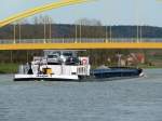 GMS ANJA I - 04805400 - Lnge: 99,25 m - Breite: 9,50 m - Tiefgang: 2,74 m -Tonnage: 1784 t - PS 1500-ABC - Bj 1976 in Oberwinter - Gemeldet in Tolkamer/NL. Zu Berg in Birgte an der Kapellen Brcke am 2.04.2011.