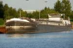 GMS Julia - 04030580 - Lnge: 67m - Breite: 8.20m - Tiefgang: 2.35m - T 750 - PS 420-SKL - Bj 1964 bei VEB Elbewerft, Boizenburg  - Gemeldet in Riesa/D. Im Hafen Riesenbeck am 29.05.2009.