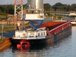 GMS LESATH - 04027240 - Lnge: 85,00 m - Breite: 9,50 m - Tiefgang: 2,71 m -Tonnage:1483 t - PS 950-MTU - Bj 1916 bei Chr. Ruthoff in Mainz-Kastel - Gemeldet in Hamburg/D. In der Riesenbecker Abensonne am 30.07.2010.
