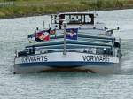 GMS Vorwrts - 04005020 - Lnge: 69,80 m - Breite: 8,20 m - Tiefgang: 2,64 m -Tonnage: 983 t - PS 800-Deutz - Bj 1950 bei Gutte Hoffnungshtte in Walsum - Gemeldet in Plaue/D. Zu Tal in Birgte/DEK am 17.07.2011.