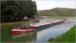 Die 1955 gebaute WILDKATZ ist auf dem Dortmund-Ems-Kanal bei Bevergern unterwegs. Dieses GMS ist 80 m lang und 8,20 m breit, die Tonnage beträgt 1.080 t. Heimatort ist Minden. Im Hintergrund zweigt beim Nassen Dreieck nach links der Mittellandkanal ab. 01.09.2017