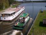 Reger Verkehr auf dem Elbe Havel Kanal an der Schleuse Niegripp ( 24.04.2008)