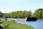 Vier je 32,50m lange Leichter schob das Schubboot  EDDA  (ENI 05609510 , 25,66 x 8,19m) am 12.05.2025 auf dem  ELBE-HAVEL-KANAL  zw. Neuderben und Bergzow Richtung Genthin.