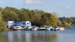 Herbstruhe im Bootshafen Am Ziegelsee in Mölln; Elbe-Lübeck-Kanal, 31.10.2018
