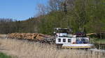 Nachschuss auf GMS HECHT (ex BORSIGWALDE), Jesteburg ENI 04024070 mit Holz beladen auf dem Elbe-Lübeck-bei Mölln, 22.04.2020  