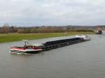 Das von Hamburg kommende Frachtschiff NIEDERSACHSEN 9, Hannover ist bei Artlenburg in den Elbe-Seitenkanal eingebogen; 16.01.2011  