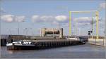 Die NEPTUN (02321433) aus Vechelde verlsst nach der Bergfahrt die Schleuse Uelzen II am Elbe-Seitenkanal. Sie wurde 1957 auf der Arminius-Werft in Bodenwerder gebaut, ist 80 m lang, 8,20 m breit und hat eine Tonnage von 1,154 t. 06.03.2011