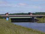 Jetzt wird gerade das Hochwassersperrtor in Artlenburg (wo der Elbe-Seiten-Kanal in die Elbe mndet) geschlossen - 09.06.2013 gegen 13 Uhr