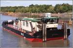 Das tschechische Schubschiff TR 15 aus Decin steuert die Schleuse Uelzen des Elbe-Seitenkanals an. Aufnahmedatum: 18.09.2005
