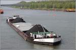 Die mit Kohle beladene PEUTE 2 (Euronummer 4004170) am 07.05.2006 im unteren Vorhafen der Schleuse Uelzen des Elbe-Seitenkanals.