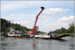 Das Arbeitsschiff VERDEN der Wasser- und Schifffahrtsverwaltung ist 35,10 m lang, 9.59 m breit und mit einem Bagger ausgestatter. Hier ist es am 24.06.2006 auf dem Elbe-Seitenkanal bei Wittingen anlsslich der Feiern zum 30-jhrigen Jubilum des Kanals zu sehen. 
