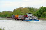 Schubboot  SCH 2334  (05604450 , 14,08 x 8,15m) schob am 19.05.2021 zwei mit Containern beladene Leichter im  ELBE-SEITENKANAL  Höhe Bad Bodenteich zu Tal.