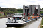 Koppelverband BCF SPRINTER ENI:02104800 L.99,71 m B.9,50 m T.1660 Flagge Deutschland & GLS SEGUNDO ENI:02328003 L.85 m B.9,50 m T.1712 auf dem Elbe-Seitenkanal am 13.04.2024 bei Scharnebeck.