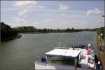 Blick auf den Mittellandkanal Richtung Westen. Links zweigt der Stichkanal Osnabrck ab. Im Vordergrund ist der Bordspielplatz fr die Kinder auf der LINQUENDA (02320092) zu sehen. 26.07.2009