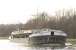 Ready 1434 T,L 85m ,B 9m beladen mit Holzschnitt am 14.04.2013 bei Dedensen.