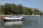 Die 1957 von Schmidt in Oberwinter gebaute VIOS (Euronummer 2319460) am 29.09.2006 auf dem Mittellandkanal beim VW-Werk in Wolfsburg. Die VIOS ist 81,98 m lang, 8,24 m breit und hat eine Tonnage von 1.182.