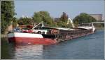Das Frachtschiff THOMAS-J (Euronummer 4003840) am 29.09.2006 auf dem Mittellandkanal in Wolfsburg. Heimathafen ist Haren/Ems, die Tonnage betrgt 1.127.
