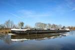 TMS  DETTMER TANK 134  (ENI 02338171 , 86 x 9,60 m)  am 25.02.2026 auf dem  MITTELLANDKANAL  bei R�hen zu Tal.