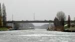 Blick auf den eingefrorenen  MITTELLANDKANAL  bei  Wolfsburg am 09.02.2026  Richtung Osten.