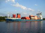 Containerschiff Elizabeth NOK bei Burg Juli 2010. man beachte die Beladung.