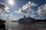 Die WORLD ODYSSEY, IMO:9141807, (ex Traumschiff Deutschland)  im NOK (Nord-Ostsee-Kanal)  am 07.09.2015 auf dem Weg über Southampton  in die USA...