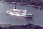 Luftaufnahme des M/S ROYAL VIKING STAR in Nord-Ostsee-Kanal bei Rendsburg - Sommer 1982.