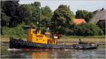 Der Schlepper FLEMHUDE (IMO 5346473) ist am 06.07.2017 auf dem NOK bei Sehestedt in Richtung Westen unterwegs. Die FLEMHUDE wurde 1962 auf der Schiffswerft Schulte & Bruns in Emden gebaut, ist 24 m lang, 7 m breit, hat eine Maschinenleistung von 749 kw und einen Pfahlzug von 15 t. Heimathafen ist Kiel.