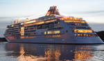 MS Europa 2, Kreuzfahrtschiff auf dem NOK. In der Abenddmmerung bei Burg Richtung Brunsbttel / Hamburg am 01.10.17. Bauwerft: STX France, Saint-Nazaire. 
In Dienststellung 10. Mai 2013, Lnge: 225,65 m, Breite 26,70 m, Passagiere 414, Besatzung 370, Heimathafen Valletta, IMO: 9616230.