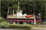 Die Fähre FISCHERHÜTTE war von 1950 bis 1990 als Kettenfähre über den Nord-Ostsee-Kanal im Einsatz. Heute steht sie als Technisches Denkmal bei der Fährstelle. Sie ist 23,52 m lang und 9,06 m breit. 08.07.2019