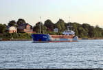 Frachtschiff  Dolfijn , unter der Flagge von Antigua und Barbuda fahrend, unterwegs bei der Rendsburger Hochbrücke auf dem Nord-Ostsee-Kanal Richtung Kiel.
[3.8.2019 | 20:21 Uhr]