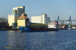 BARENTS (IMO 9356866) am 9.4.2023, NOK Höhe Hafen Rendsburg  /

Ex Name: JEVEN / 
Mehrzweckfrachter / BRZ 2.461 / Lüa 87,84 m, B 12,8 m, Tg 5,85 m / 1 Diesel, MaK 8M20, 1520 kW (2068 PS), 11,7 kn  /  TEU 176, Schüttgut 4613 m³ / gebaut 2007 bei Slovenske Lodenice a.s., Komorn, Slowakische Republik /  Eigner: E. Strahlmann Reederei KG, Brunsbüttel, Flagge: Antigua und Barbuda, Heimathafen: St. John´s  /
