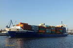 BERNHARD SCHEPERS (IMO 9492505) am 8.4.2023 auf dem NOK Höhe Hafen Rendsburg /

Feederschiff / BRZ  12.936 / Lüa 153,8 m, B 23,2 m, Tg 8 m / 1 B&W-Diesel, 9.600 kW, 13.056 PS, 17,5 kn / 1036 TEU, davon 250 Reefers / 2011 bei Sainty Shipbuilding, China / Eigner: HS Schifffahrt, Operator: Unifeeder, Flagge: Antigua & Barbuda, Heimathafen: St. John's /