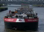 Das Tankschiff Vopak von Humboldt luft in die Rhein-Herne-Kanal Schleuse von Oberhausen ein. Das Foto stammt vom 09.04.2007