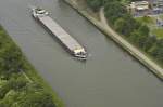 Das Binnenschiff »St. Michael« fährt auf Rhein-Herne Kanal - vom Gasometer in Oberhausen aus gesehen. 

Länge: 80 m / Breite: 8,20 m / Tonne: 1059 / Tiefg.: 2,52 m / ENI: 04401900 / Gemeldet: Papenburg 
Fährt für: DTG / Schiffsf.: B. Schepers / Gebaut: 1958 / Bauwerft: Schiffswerft Mainz Gustavsburg

Aufnahme: 18. Mai 2007.