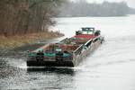 Schubboot  EDDI  (05801380 , 25,65 x 8,18m) schob am 09.01.2021 drei Leichter im  SACROW-PARETZER-KANAL / UHW zw. dem Weißer See und dem Jungfernsee zu Berg.