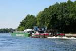 Schubboot  SCH 2640  (05604520 , 28,56 x 10,02m) schob am 03.06.2022 den RoRo-GSL  URSUS  (04810440 , 64,50 x 9,5m) im Sacrow-Paretzer-Kanal /  UNTERE HAVEL-WASSERSTRASSE  Höhe Schlänitzsee zu Tal.