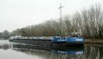 TMS  EILTANK 27  (04806840 , 85,98 x 9,60m)  befuhr am 08.12.2023 den Sacrow-Paretzer-Kanal /  UNTERE HAVEL-WASSERSTRASSE  Höhe km 26 bei Marquardt zu Tal.