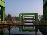 Bei sonnigem Vorfrhlingswetter nutzten sehr viele Leute diesen Sonntag fr einen Ausflug.
Da zieht natrlich das Wasserstraenkreuz Magdeburg zahlreiche Besucher an.
Ein Blick in den mit Wasser gefllten Trog des Schiffshebewerkes Magdeburg Rothensee 
das direkt neben der Schleuse Rothensee gelegen zum Wasserstraenkreuz Magdeburg gehrt.
24.02.2008 15:54 Uhr 