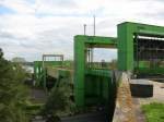 Ein Blick von der Seite auf das Schiffshebewerk Magdeburg Rothensee . ( 1.Mai 2008 )