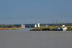 Blick vom Oberwasser der Schleuse Rothensee Richtung Trogbrücke Magdeburg.