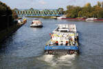 Schubboot FABICO-8 (ENI:25100090) L.27,01 m B.8,71 m Flagge Polen & ein Leichter auf dem WDK bei der Ausfahrt der Schleuse Datteln am 11.10.2022 zu Tal.