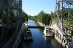 Sportboote werden im nrdlichen Behlter des Kirfield Lift Lock abwrts geschleust. Zeitgleich werden ander Boote aufwrts geschleust. Km 272,6; 30.08.2008