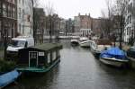 Hausboote in den Grachten von Amsterdam.