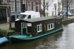 Ein Hausboot in Amsterdam.