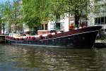 Hausboot mit Terrasse in einer Amsterdamer Gracht - 23.07.2013