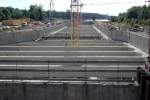 Blick auf die Baustelle der 2.Kammer der Schleuse Zerben im Elbe-Havel-Kanal von der Öffentlichen Strassen/-Schleusenbrücke am 24.09.2015.