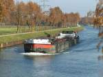 MS Timo-Mareike aus Berlin fhrt am 08.11.03 auf dem Rhein-Herne-Kanal und kommt in Fahrtrichtung Herne auf den Fotgrafen zu, der sich auf der Brcke an der Kanalstrae in Castrop-Rauxel Habinghorst