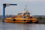 Katamaran Deveron / London, gesehen am 10.08.2014 im Hafen Barhöft.